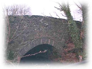 Yr Hen Bont | The Old Bridge, Gyrn Goch