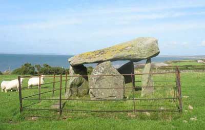 Cromlech Bachwen yn y flwyddyn 2006 (gan Eric Jones)