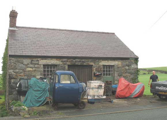 Clynnog Smithy (and Blacksmith) ~ October 2006