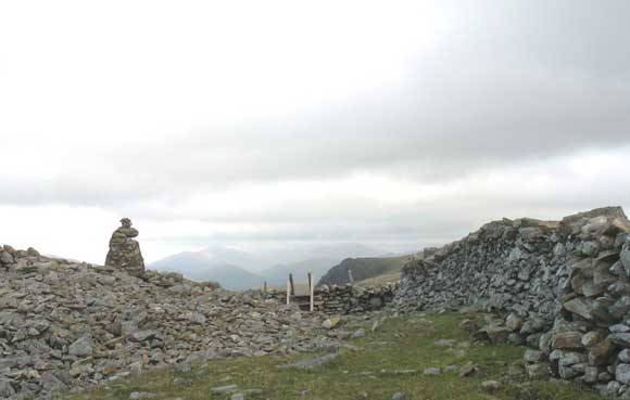 Bras leoliad yr 'oscillator' ar gopa Garnedd Goch - Hydref 2006