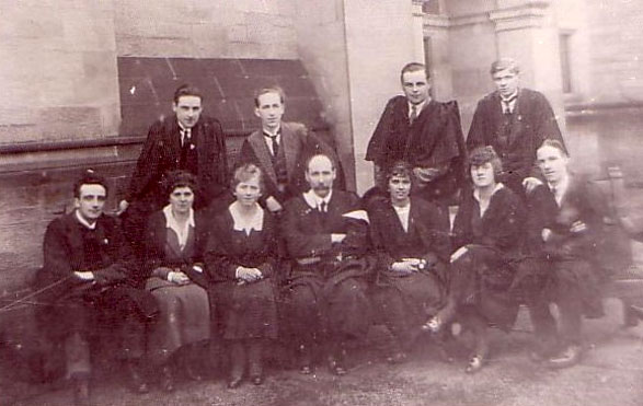 Hen ddisgyblion Ysgol Penygroes 1919-1920